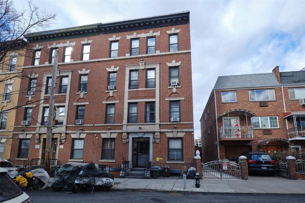Exterior, Facade, Brick Facade, Rowhouse