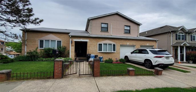 Attached, Exterior, Facade, Brick Facade, Rowhouse