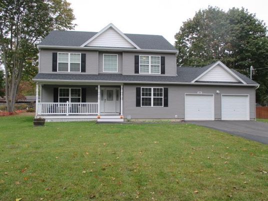 Attached, Exterior, Facade, Farmhouse