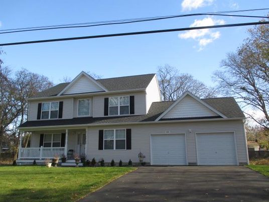 Attached, Exterior, Facade, Farmhouse