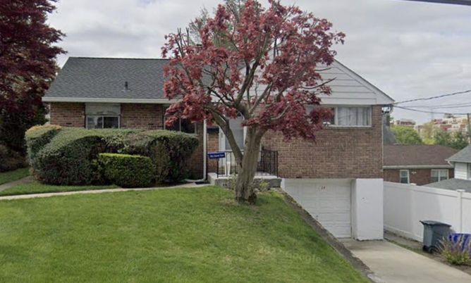 Attached, Exterior, Facade, Brick Facade, Cape Cod