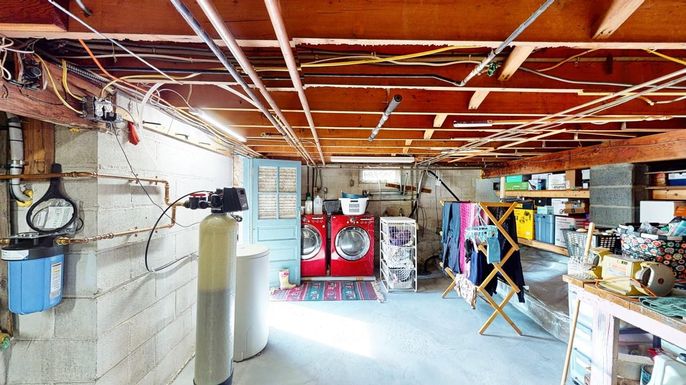 Interior, Washer, Wooden Beams