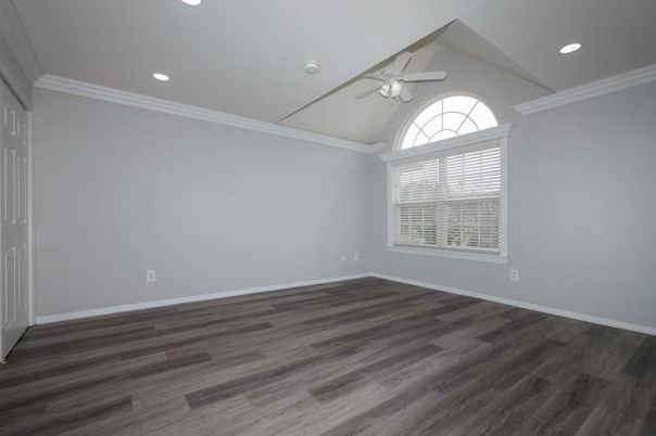 Empty room, Interior, Recessed Lighting, Wood Texture Flooring