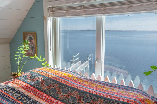Bedroom, Interior, Water