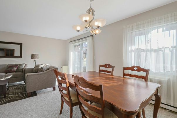 Chandelier, Dining room, Interior, Living room