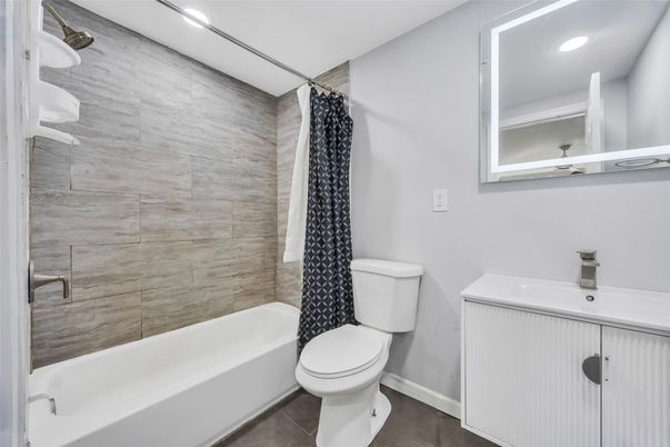 Bathroom, Interior, Recessed Lighting
