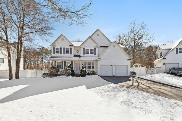 Attached, Exterior, Facade, Farmhouse