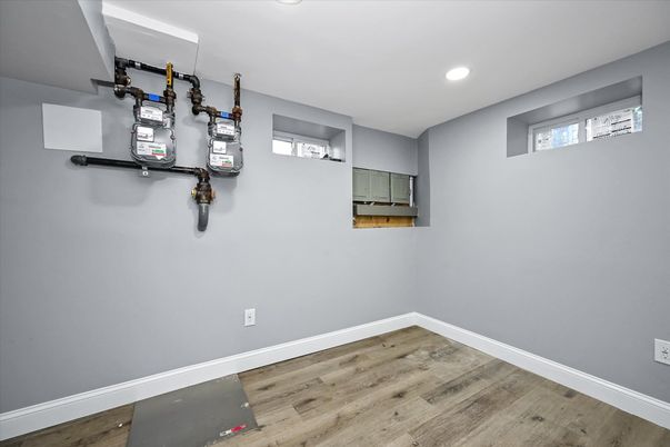 Fitness Equipment, Interior, Recessed Lighting, Wood Texture Flooring