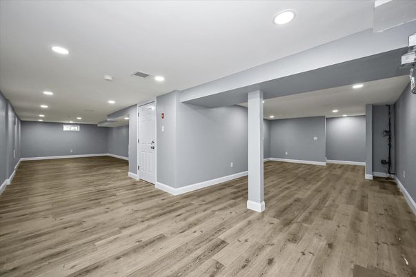 Empty room, Interior, Recessed Lighting, Wood Texture Flooring