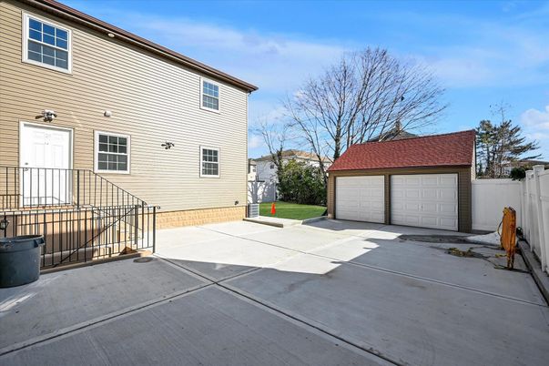 Detached Garage, Exterior