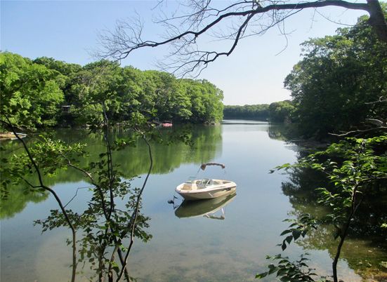 Exterior, Lake