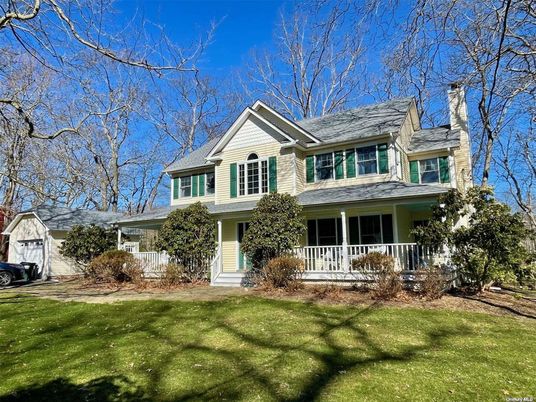 Attached, Exterior, Facade, Farmhouse