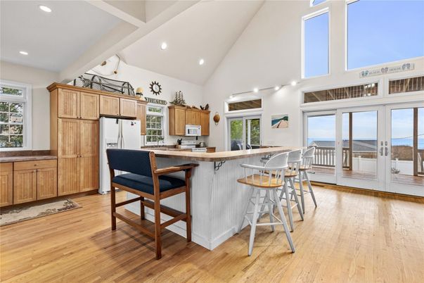 Interior, Kitchen, Recessed Lighting, Water, Wood Texture Flooring