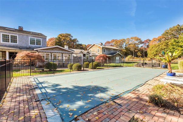 Exterior, Tennis Courts