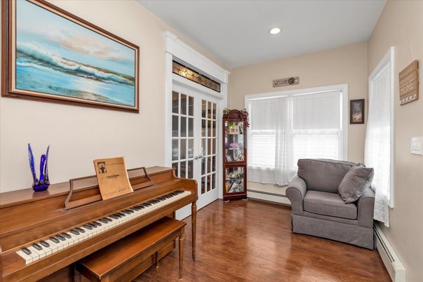 Interior, Piano, Recessed Lighting, Wood Texture Flooring