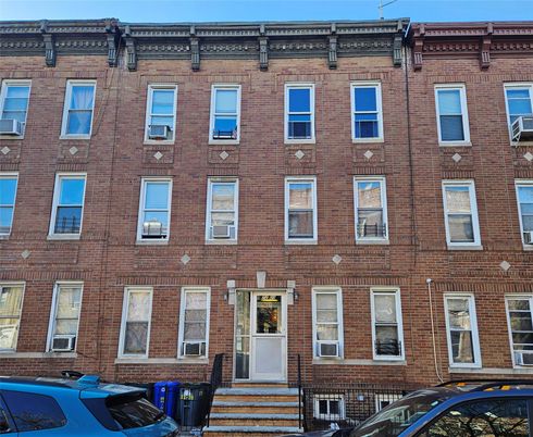 Exterior, Facade, Brick Facade, Rowhouse