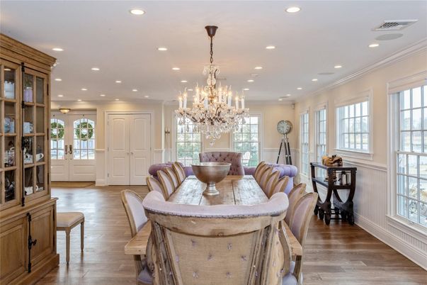 Chandelier, Dining room, Interior, Recessed Lighting, Wood Texture Flooring