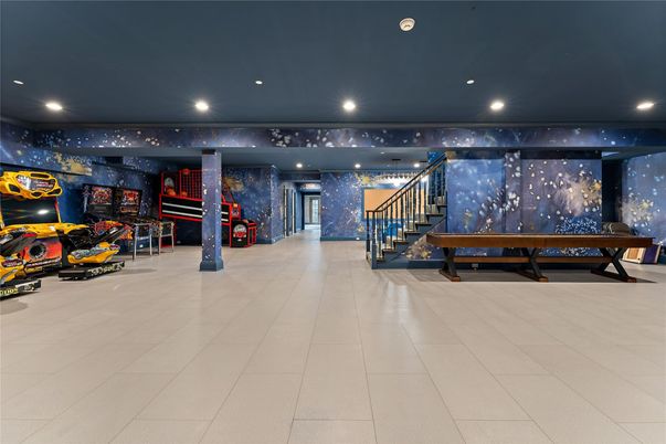Game Room, Interior, Recessed Lighting