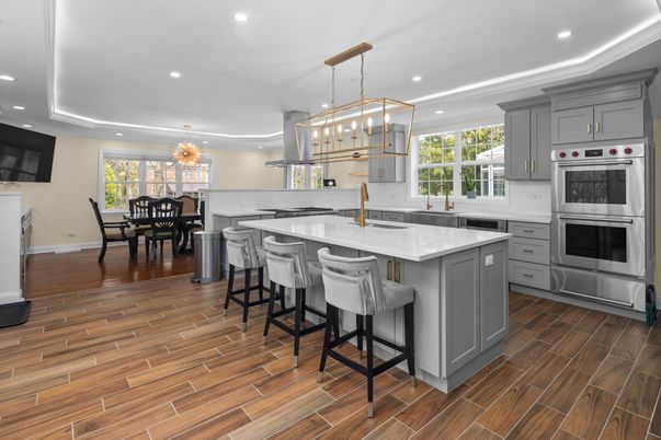 Chandelier, Dining room, Interior, Kitchen, Pendant Lights, Recessed Lighting, Stainless Steel Appliances, Wood Texture Flooring