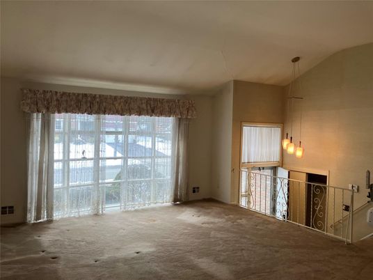 Empty room, Interior, Pendant Lights