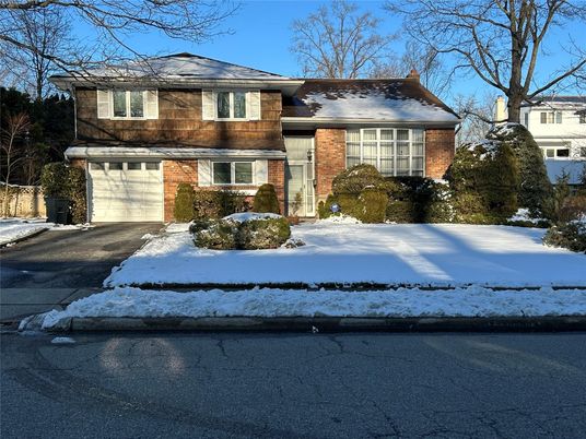Exterior, Facade, Brick Facade, Split Level