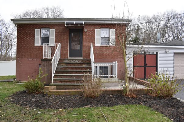 Exterior, Facade, Brick Facade, Raised Ranch