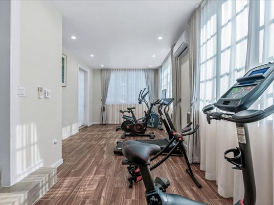 Fitness Equipment, Interior, Recessed Lighting, Wood Texture Flooring