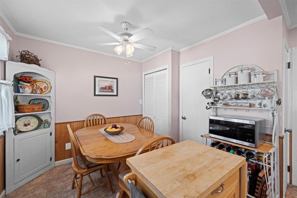 Dining room, Interior