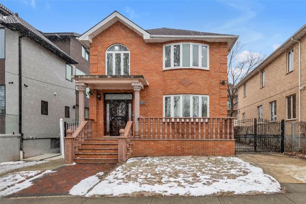 Exterior, Facade, Brick Facade, Rowhouse