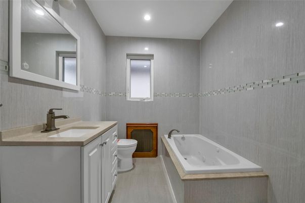 Bathroom, Dual Sink Vanities, Interior, Recessed Lighting
