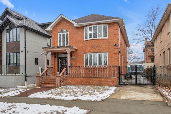 Exterior, Facade, Brick Facade, Rowhouse