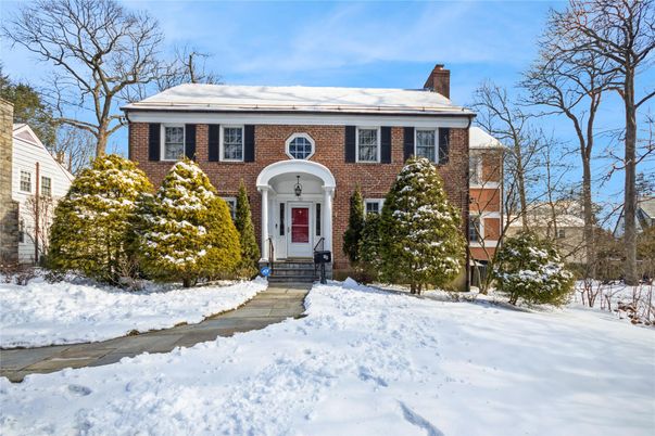 Exterior, Facade, Brick Facade, Georgian