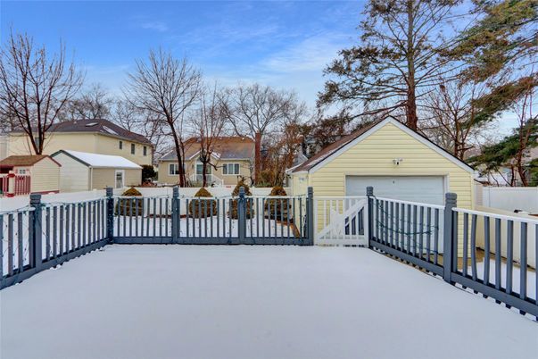 Detached Garage, Exterior