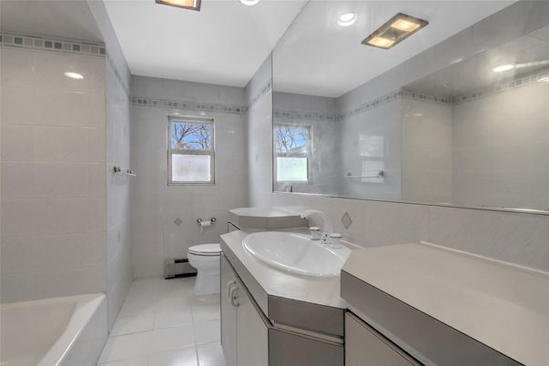 Bathroom, Interior, Recessed Lighting