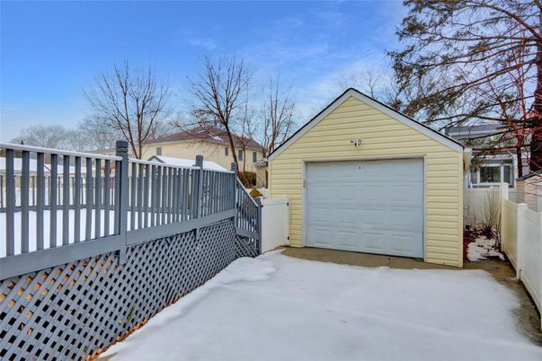 Detached Garage, Exterior
