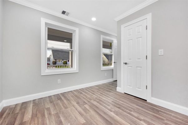 Empty room, Interior, Recessed Lighting, Wood Texture Flooring