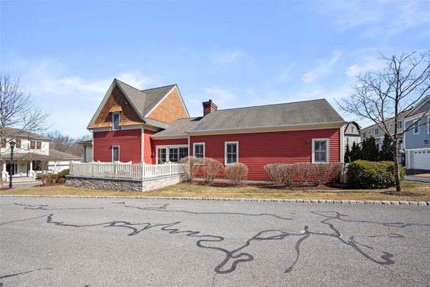 Exterior, Facade, Cape Cod