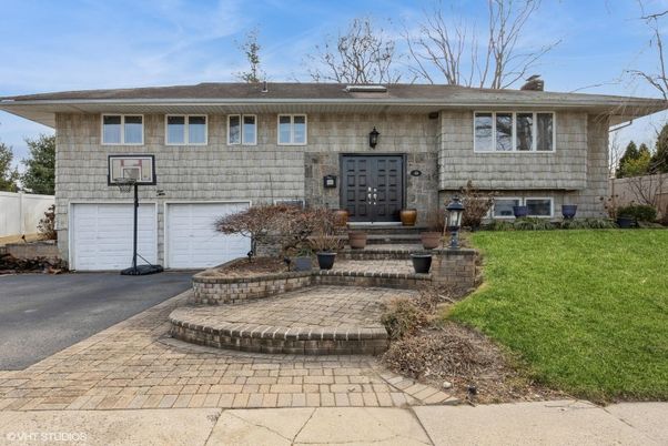 Attached, Exterior, Facade, Raised Ranch