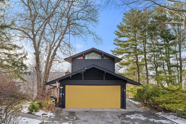 Attached, Exterior, Facade, American Craftsman