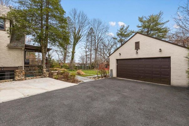 Detached Garage, Exterior