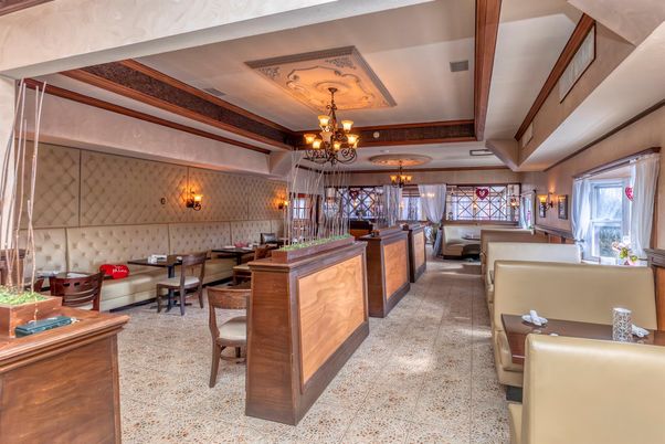 Chandelier, Dining room, Interior, Living room