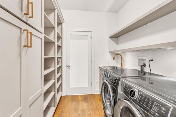Interior, Washer, Wood Texture Flooring