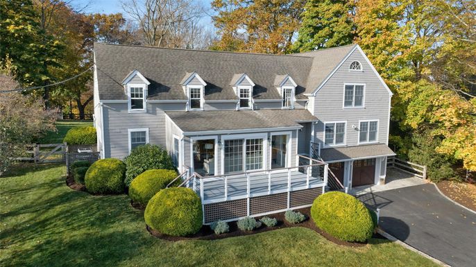 Exterior, Facade, Farmhouse