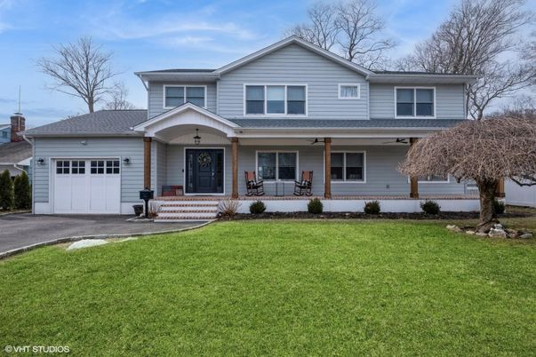 Attached, Exterior, Facade, Farmhouse