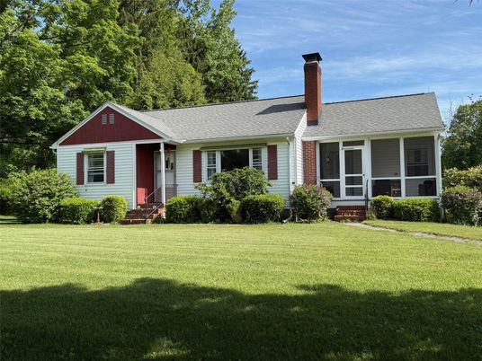 Exterior, Facade, Cape Cod