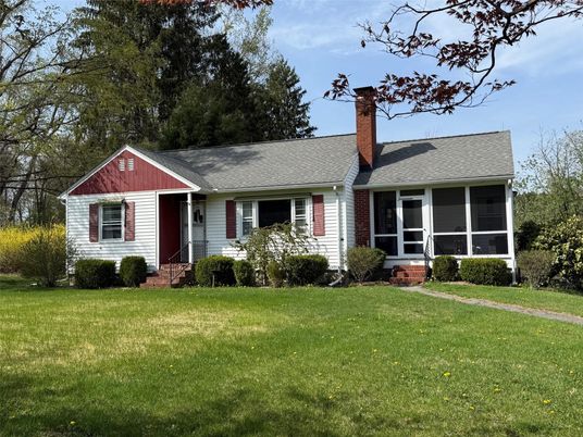Exterior, Facade, Cape Cod