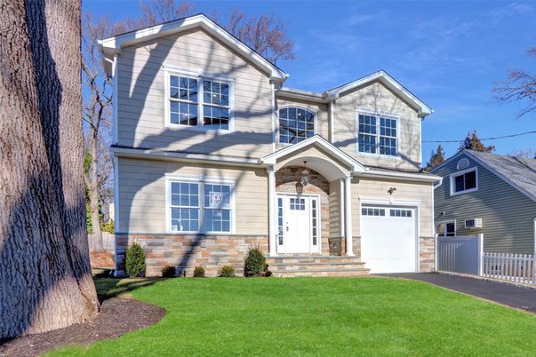 Attached, Exterior, Facade, Farmhouse