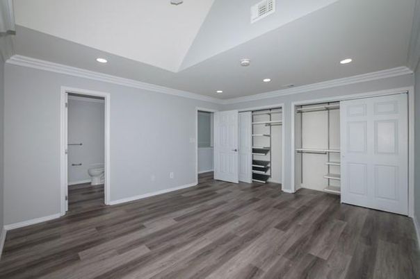 Bathroom, Interior, Recessed Lighting, Wood Texture Flooring