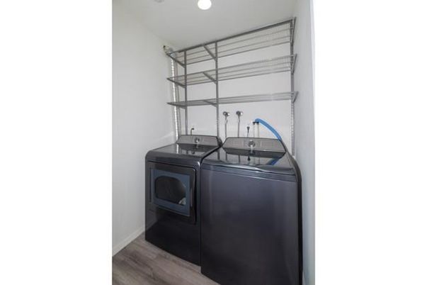Interior, Recessed Lighting, Washer, Wood Texture Flooring