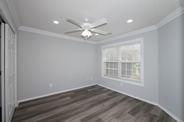 Empty room, Interior, Recessed Lighting, Wood Texture Flooring